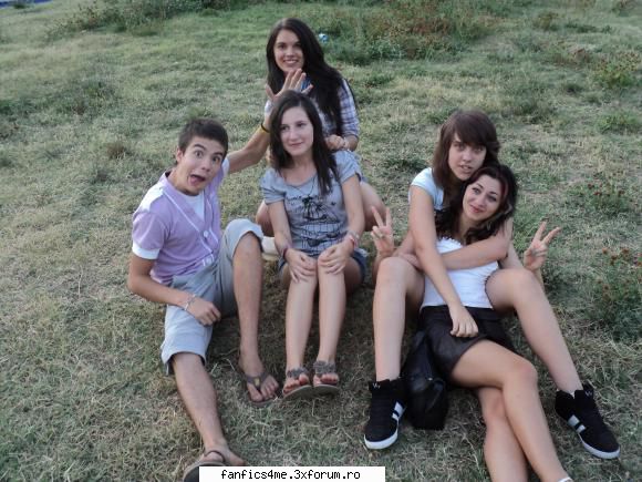 :rotfl:  :rotfl: daaa m-am distrat ...si ieri am fost cu fostii colegi din scoala generala :rotfl: